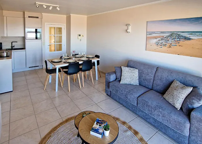 Front In Apartment *