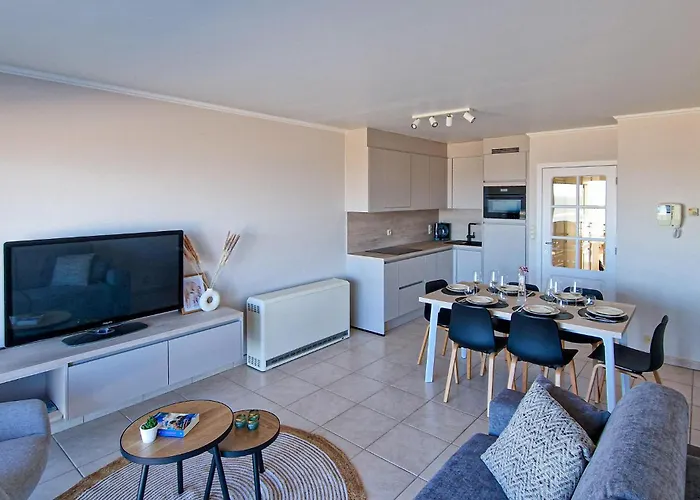 Front In Apartment *